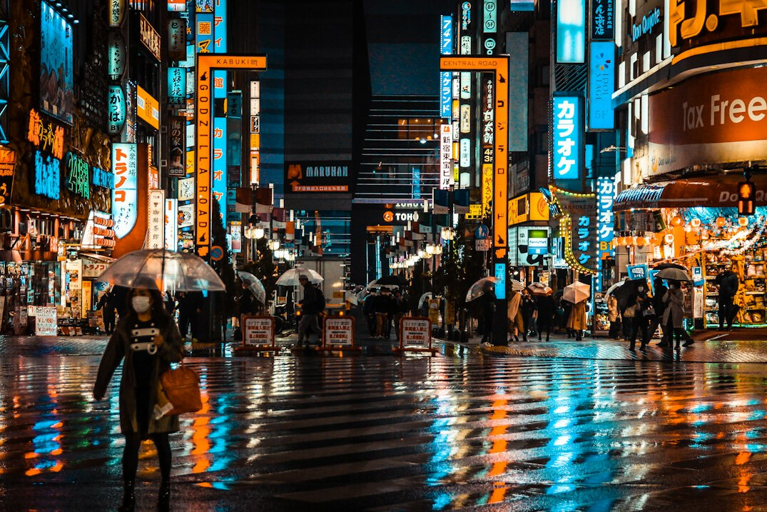crowded city street